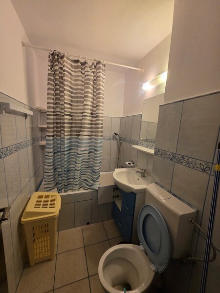 Titan, Policlinica, 10 minute metrou, pe Prisaca Dornei, bloc reabilitat,