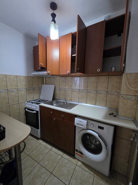 Titan, Policlinica, 10 minute metrou, pe Prisaca Dornei, bloc reabilitat,